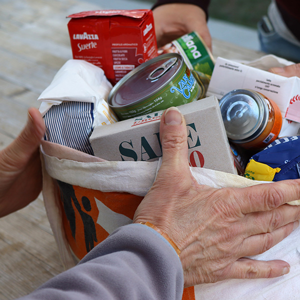 Donazioni beni e servizi