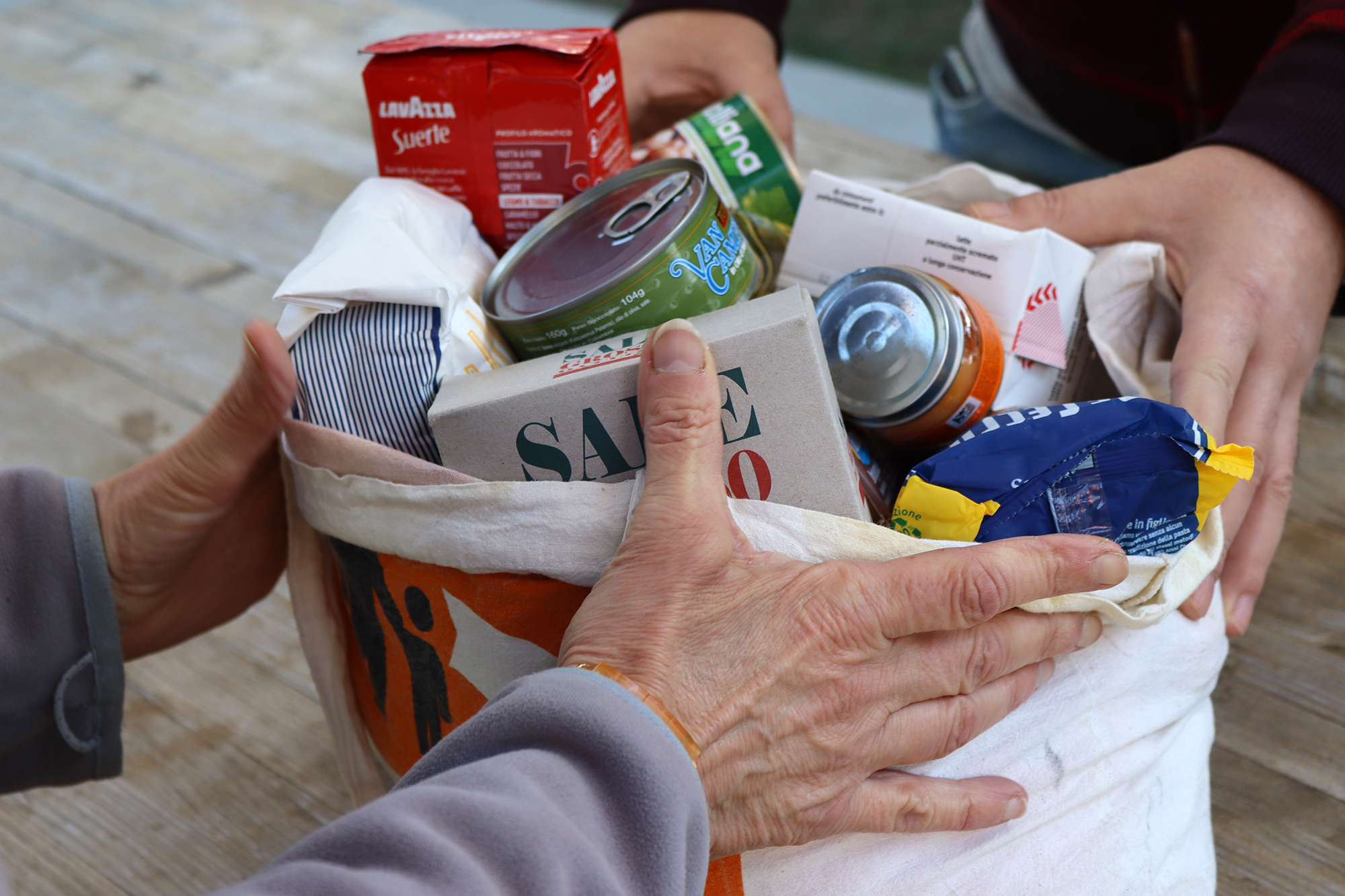 Donazioni beni e servizi