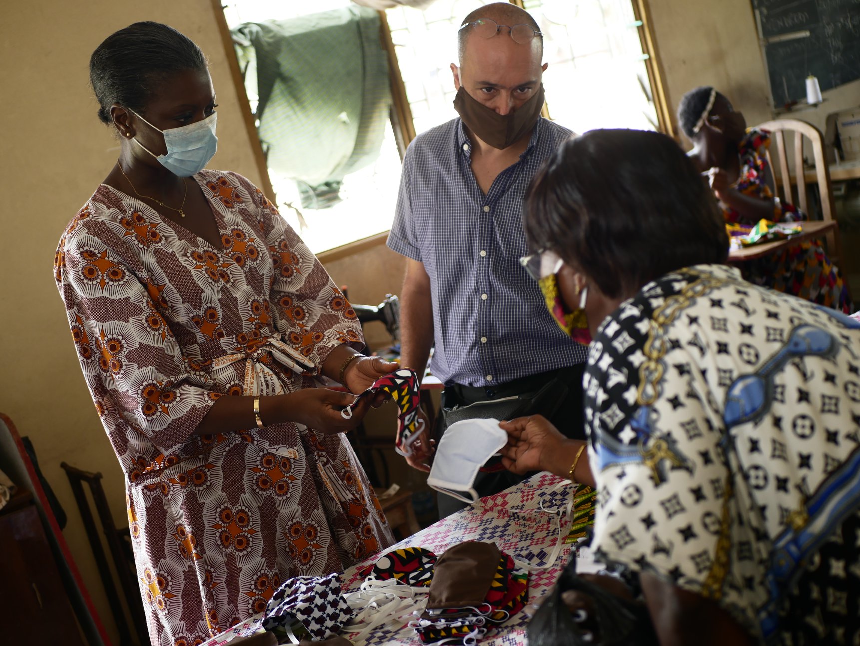  produzione mascherine 2 